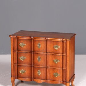 Traumhafte kleine geschwungene Kommode im Barock Stil Englisch Schubladenkommode